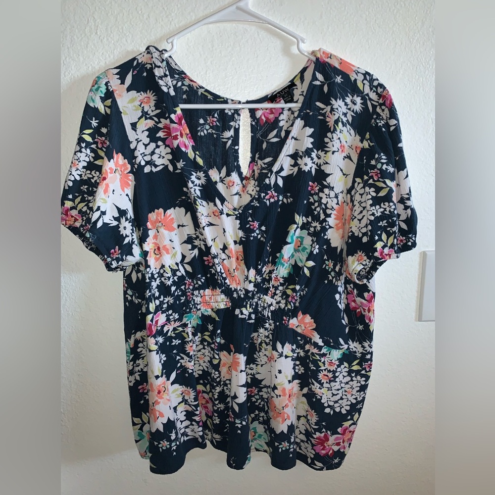 🎉🎉AUW Floral Top🎉🎉